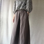 リネンコットンのスカートパンツ（モカグレー）