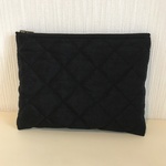 ナイロンのキルティング　ポーチ　黒