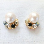 スワロフスキービジュー＆コットンパールイヤリング（BLACK)
