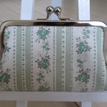 【sale15%OFF】がま口カードケース＊緑の小バラのストライプ