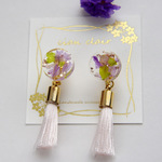 ホワイトタッセルとボタニカルなイヤリング・ピアス【受注生産】