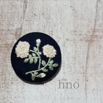 刺繍★クルミボタン★ブローチ