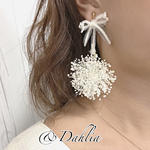 かすみ草の可憐なポンポンピアス.イヤリング