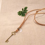 かっこいい革ひもネックレス 鍵🔑とリーフ
