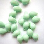 【チェコビーズ】ドロップビーズ(大/9×6mm)　ライトグリーン/30ヶ