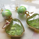 ◇1335再販９　🍏ペリドットの青りんご・樹脂ノンホールピアス🐥🎶（フックピアス・イヤリング）