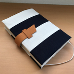 読書の秋 ボーダー柄のブックカバー（ネイビー×ホワイト）