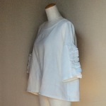 袖フリルブラウス