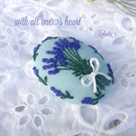 朝摘みラベンダーの花束  刺繍ブローチ