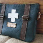 【送料無料】ミリタリー風のぺったんこポーチ ＊ターコイズ＊本革