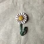 再販  ヒナギク ブローチ  木のねんど