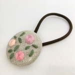 薔薇刺繍のヘアゴム〈ピンク〉