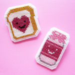 食パンといちごミルクの刺繍ブローチセット