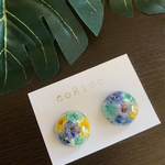 かすみ草ドライフラワーぷっくり丸型ピアス