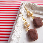 【イヤリング・樹脂パーツ変更可】ひとくちビターチョコのフックピアス