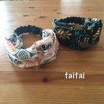 レトロな花刺繍のねじりヘアバンド