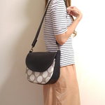 グレードット×ブラックレザー（pvc）のショルダーバック　M
