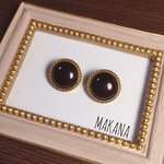 ブラック × ゴールド ボタンピアス