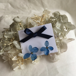 青色の紫陽花  レジンピアス