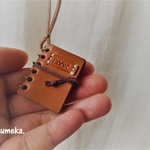 ＊革のミニBOOK型ネックレス＊本＊ナチュラル＊