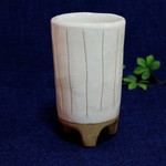 【処分品】おしゃれな白い三つ足カップ(中）　とくさ　0606-8