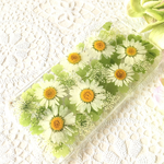 可愛い野原のお花♬ 押し花のiPhoneスマホケース