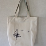 シンプルフロッキー 肩かけバッグ（青 小花柄）うさぎとちょうちょ