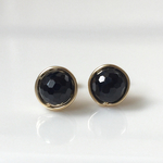 14kgf ブラックスピネル 一粒ピアス