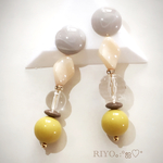 【オーダー品】ヴィンテージ風 グレーカボション×イエローピアス