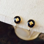 【ブラック】スクエアスタッズのシンプルイヤリング