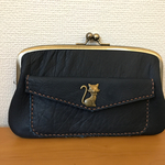 ネコさんホックの、本革ぺたんこ親子がま長財布（紺色レザー）