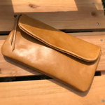 キャメル色の長財布