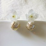 コットンパールの揺れる雪月花ピアス
