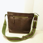 ヌメ革ショルダーバッグ　ブラウン