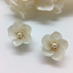 【再販】優花〜白あじさいのピアス(チタンに変更可)