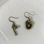 野球バットグローブピアス