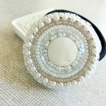 ホワイトシェルのビーズ刺繍ヘアゴム