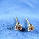 【記念価格】１４kgf 天然石トパーズ一粒ピアス🎀
