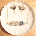 デニムブルー　フローラルボール　ピアス・イヤリング　＆　ネックレス　セット
