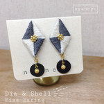 ダイアの形とシェルパーツの刺繍ピアス  