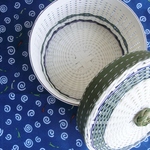 ＊値下げしました＊ふた付きの丸かご（白×グリーン）小さいかご付き