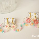 もこもこ可愛い　ハピネスカラーとお花　の　毛糸　イヤリング or　ピアス