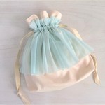 ソフトチュール ギャザーフリル巾着 オフ×水色