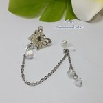 蝶々とスワロフスキーのイヤーカフ(樹脂ピアス)