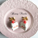 ★再販★いちごショートケーキのリボンピアス／イヤリング