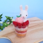 ☆サマーセール☆うさぎさんのイチゴパフェ☆羊毛フェルト