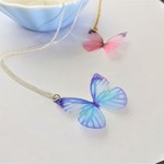 ふわふわ布の蝶々ネックレス（青）