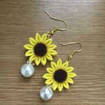 つまみ細工  ひまわりのパールピアス