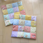 * ラプセニ *【２枚セット】42cm×42cm　四角つなぎのパッチワーク　ミニおざぶ　pieni kukka