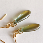 チェコダガーの一粒ピアス アクアマリンセルシアン